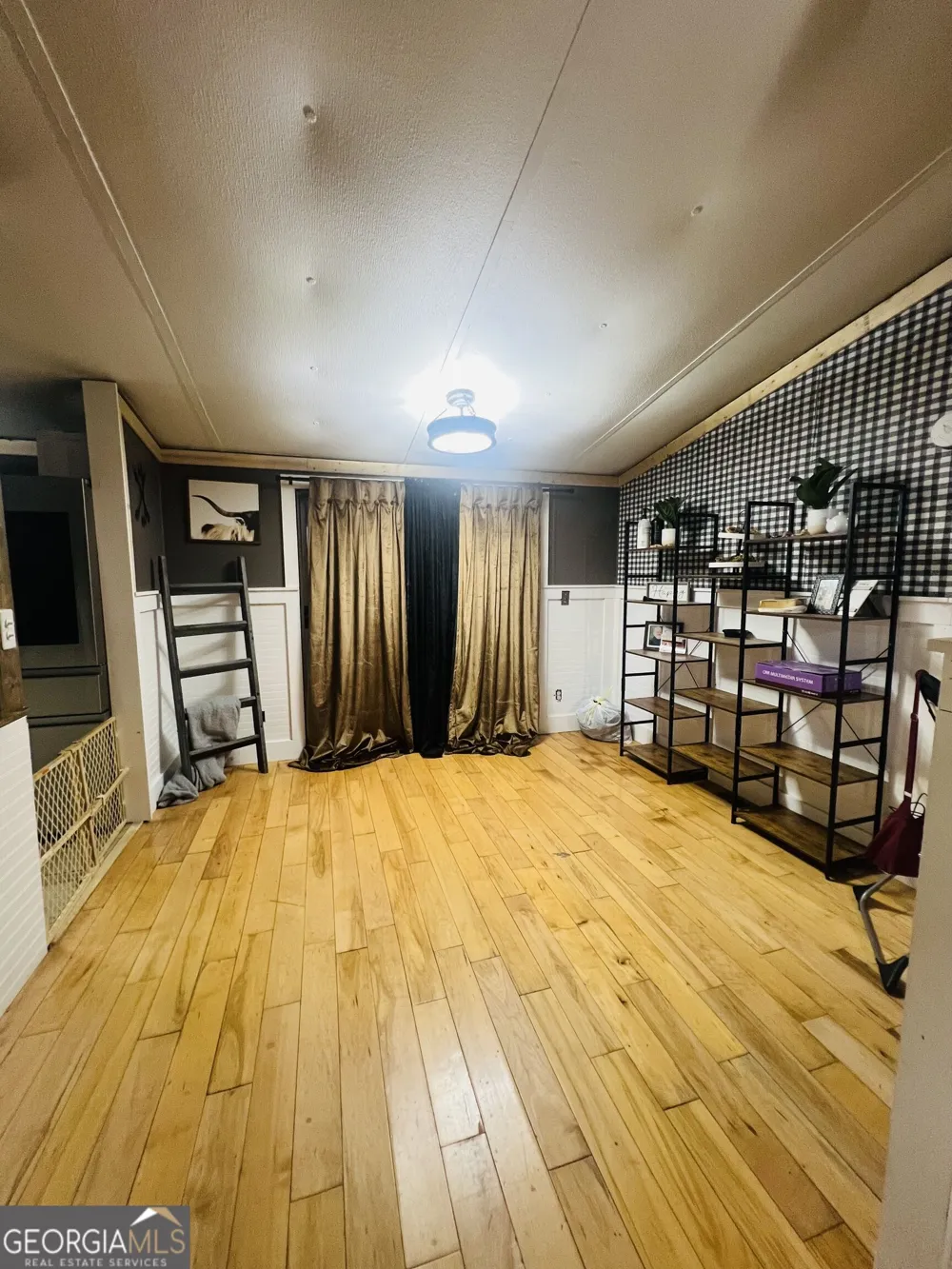 282 Friendly LN McCaysville, GA 30555