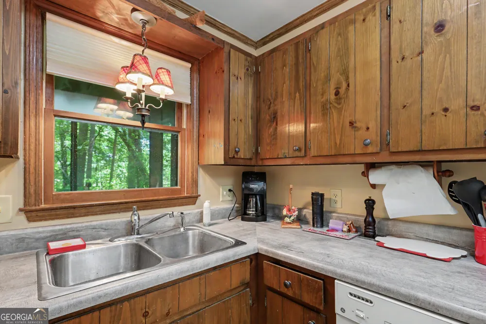 102 Moses RD Rabun Gap, GA 30568