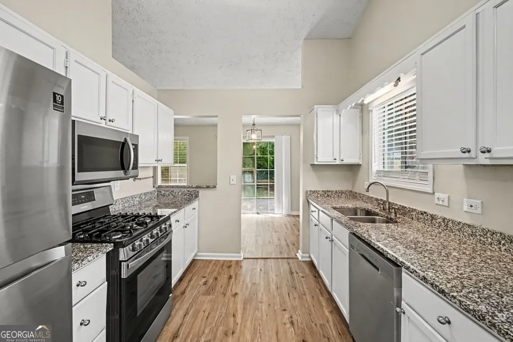 911 Riverstone WAY Woodstock, GA 30188