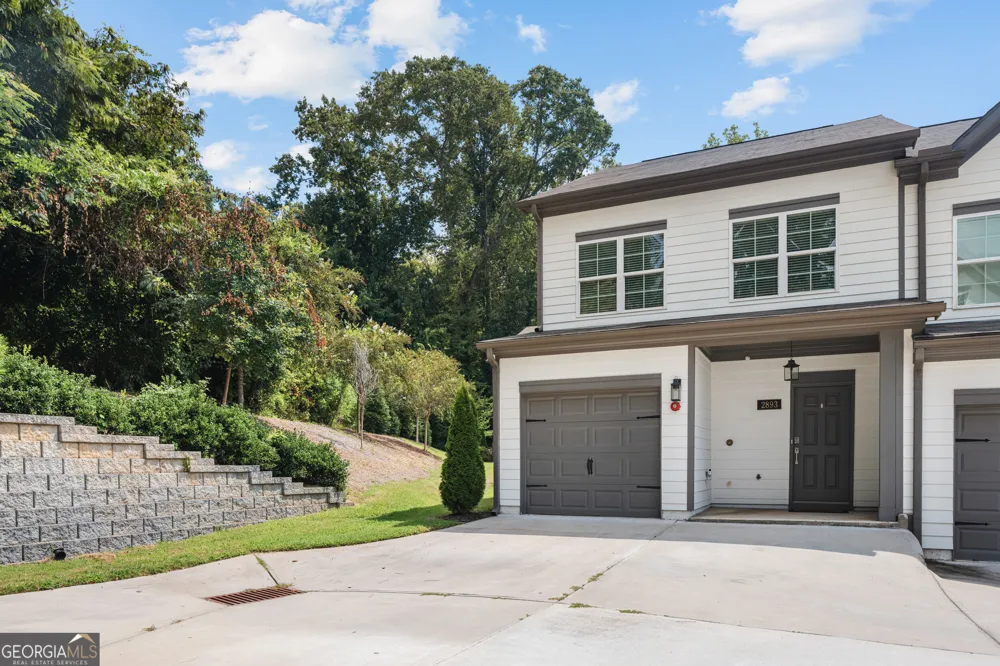 2893 Royal Heights DR Atlanta, GA 30318