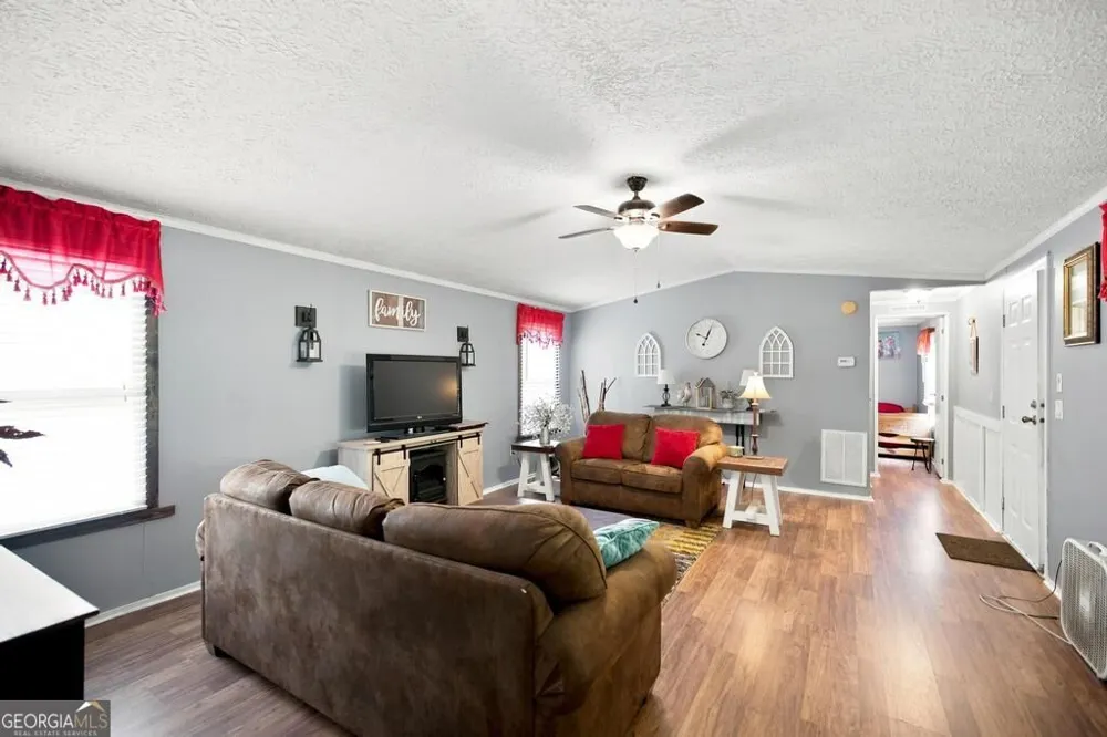 222 Tommys TRL Forsyth, GA 31029