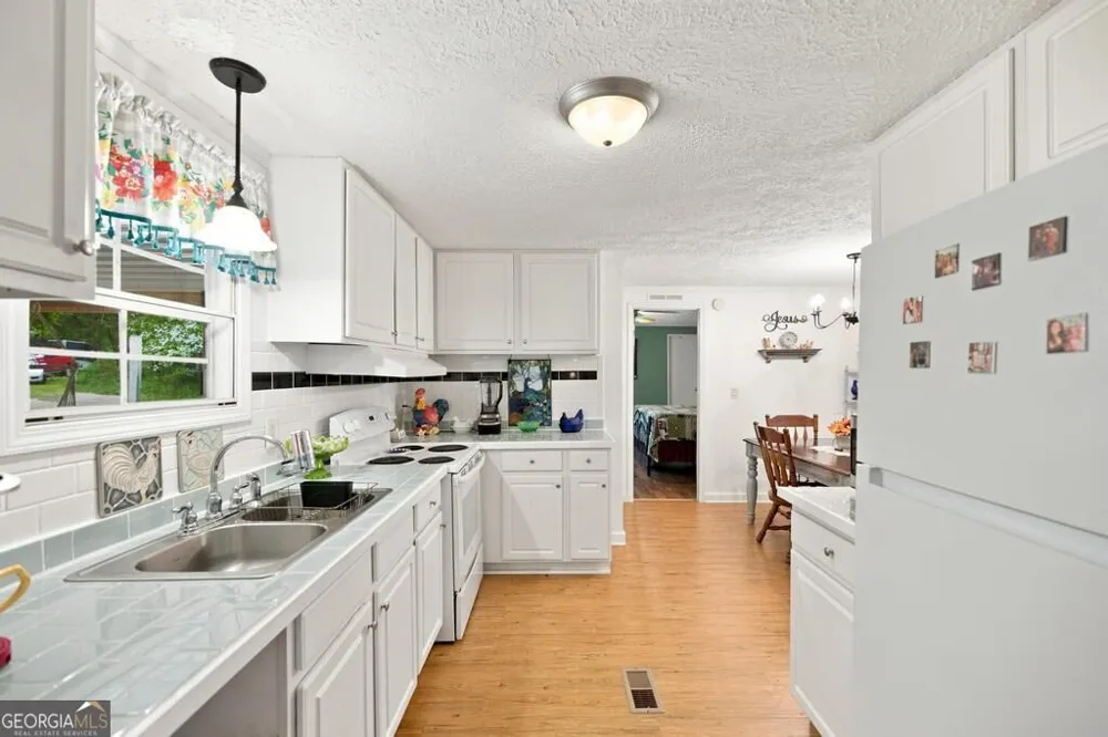 222 Tommys TRL Forsyth, GA 31029