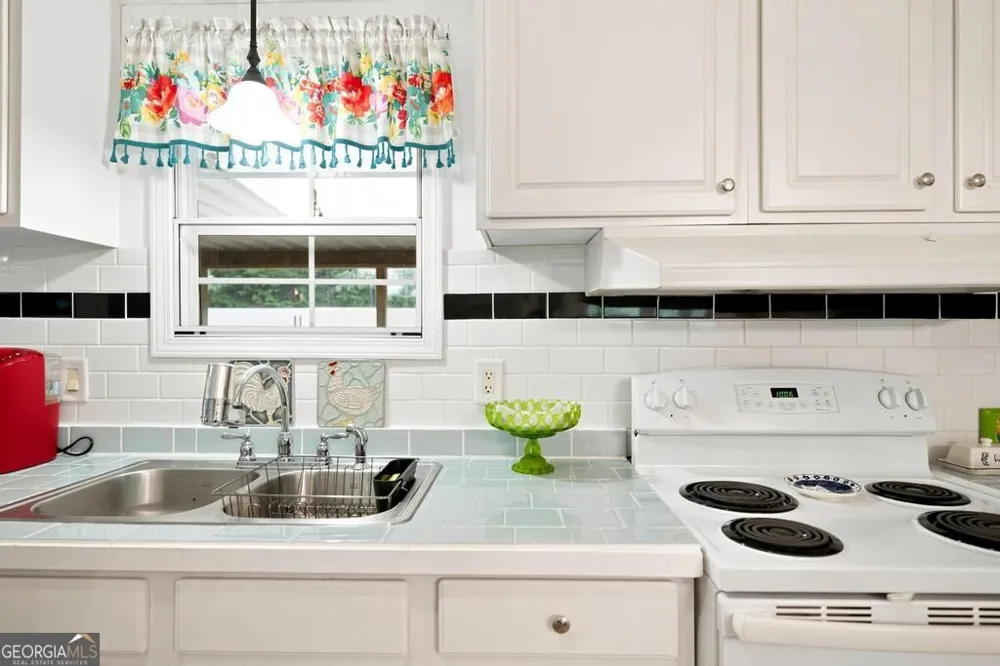 222 Tommys TRL Forsyth, GA 31029
