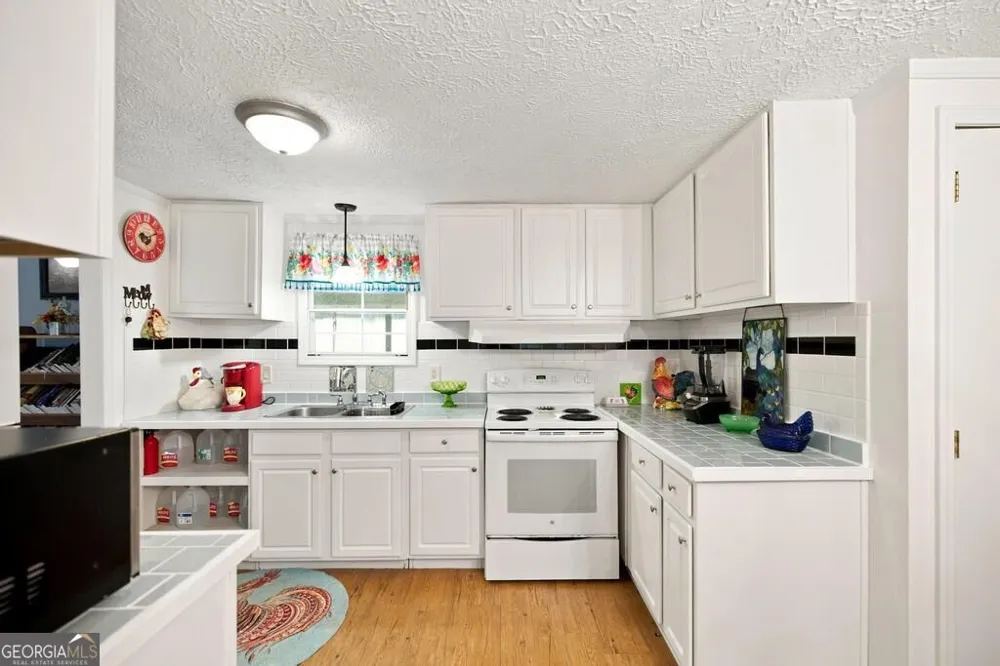 222 Tommys TRL Forsyth, GA 31029