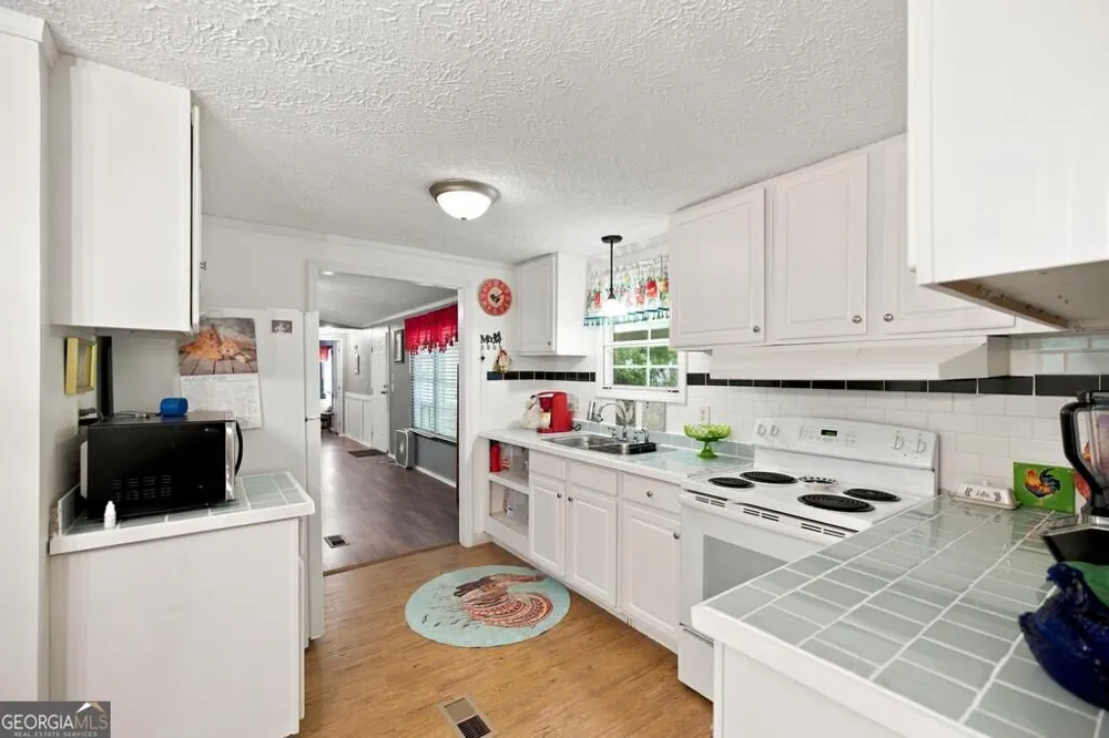 222 Tommys TRL Forsyth, GA 31029