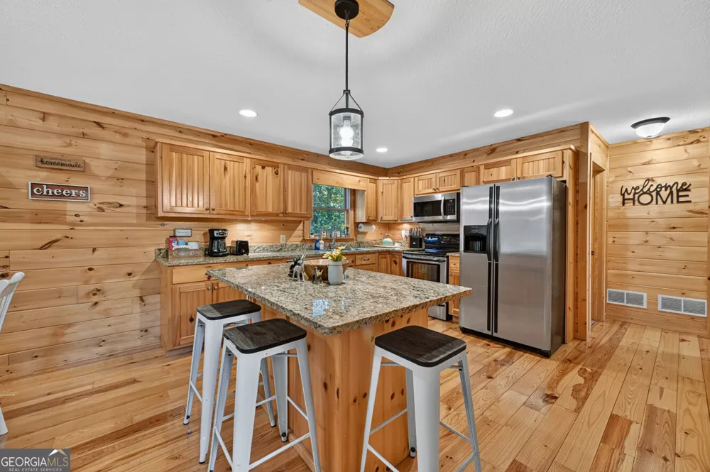 22 Kings CT Ellijay, GA 30540