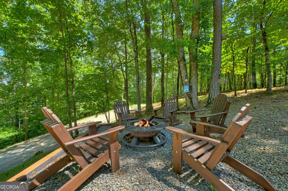 22 Kings CT Ellijay, GA 30540