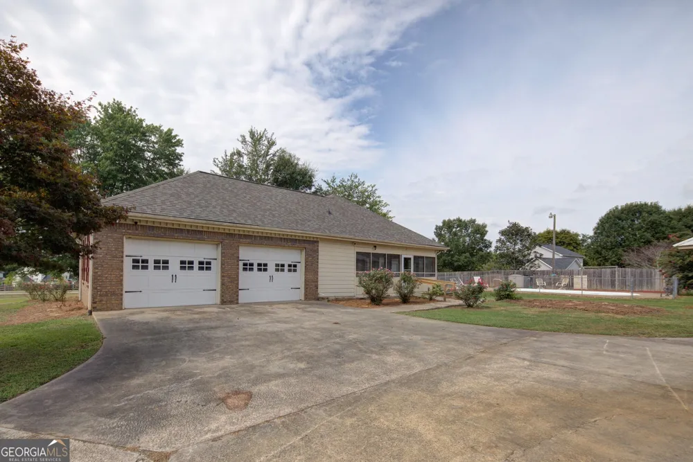7525 Blacks Mill RD Dawsonville, GA 30534