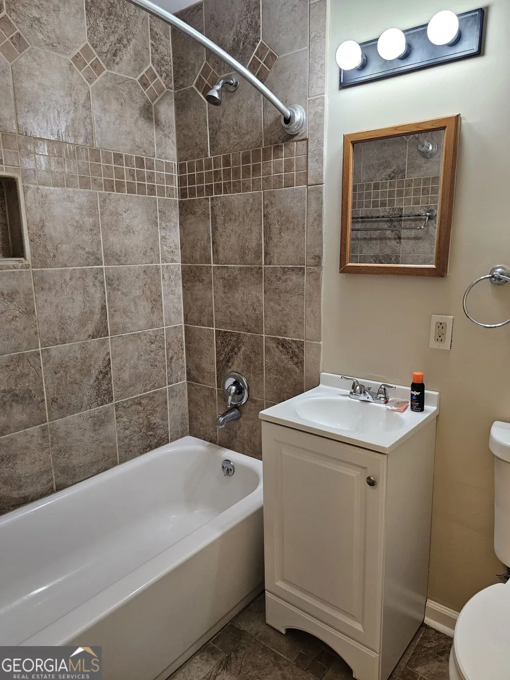 1715 Highland AVE Dublin, GA 31021
