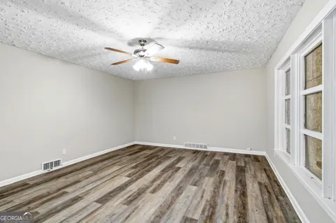 1883 Cindy DR