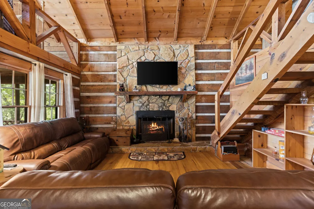 21 Mountain View TRL Cherry Log, GA 30522