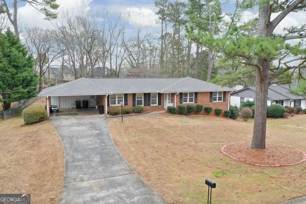 1055 Tuxedo DR Roswell, GA 30075