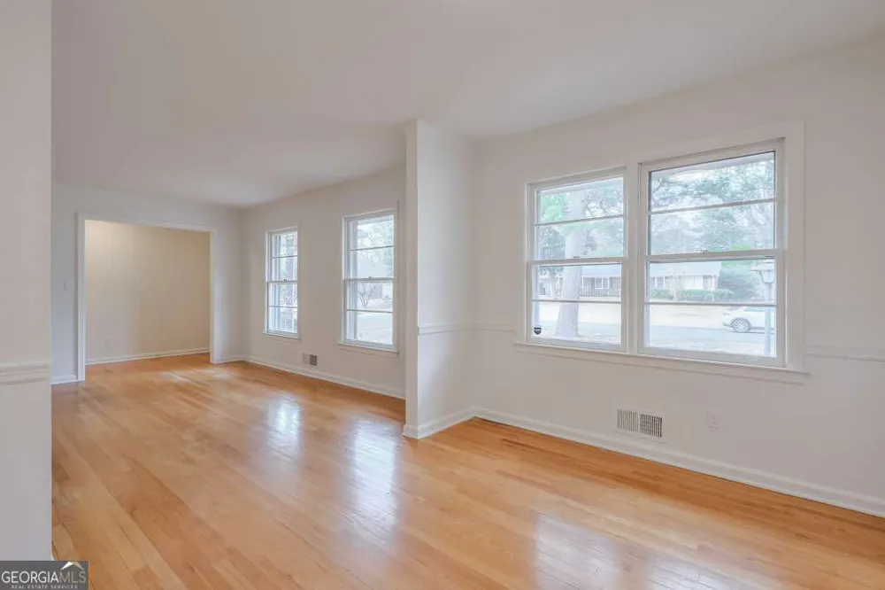 1055 Tuxedo DR Roswell, GA 30075