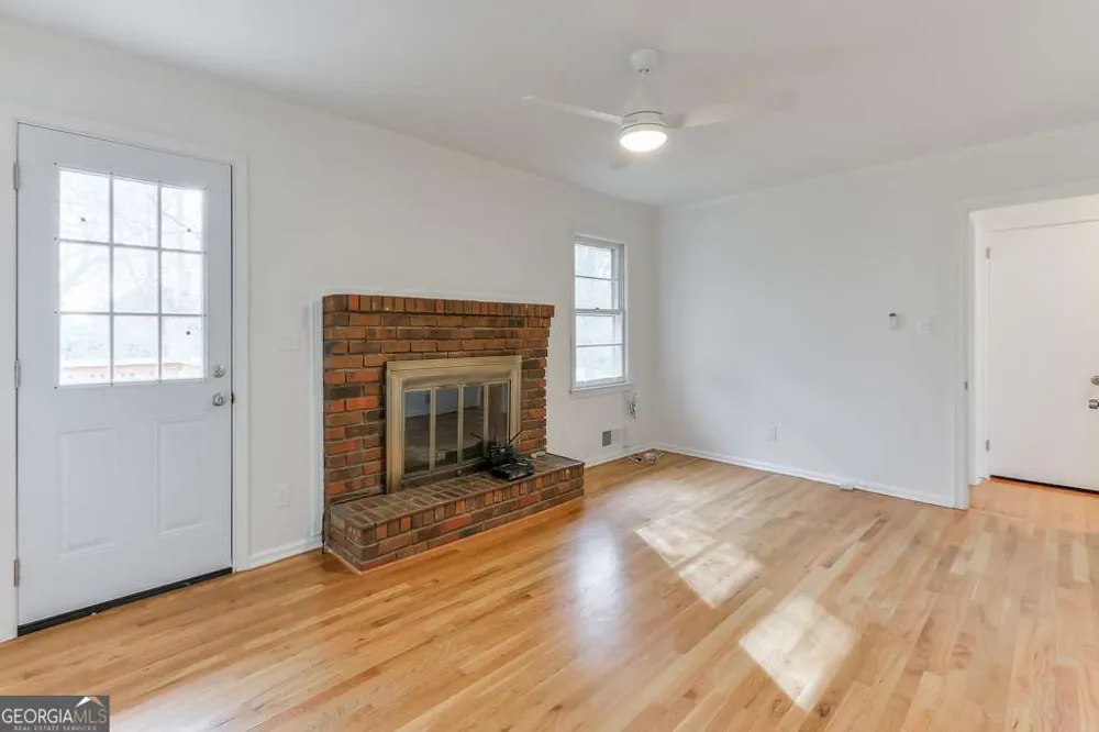 1055 Tuxedo DR Roswell, GA 30075