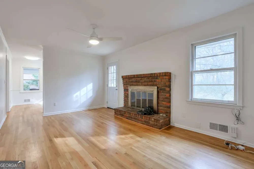 1055 Tuxedo DR Roswell, GA 30075