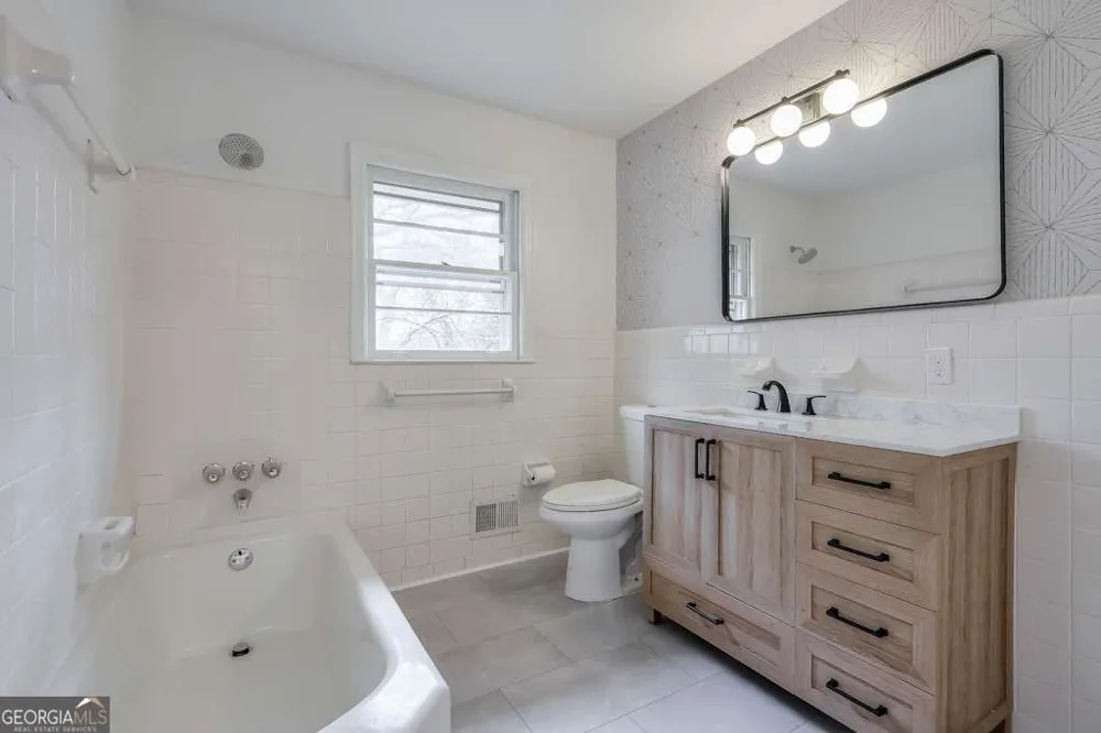 1055 Tuxedo DR Roswell, GA 30075