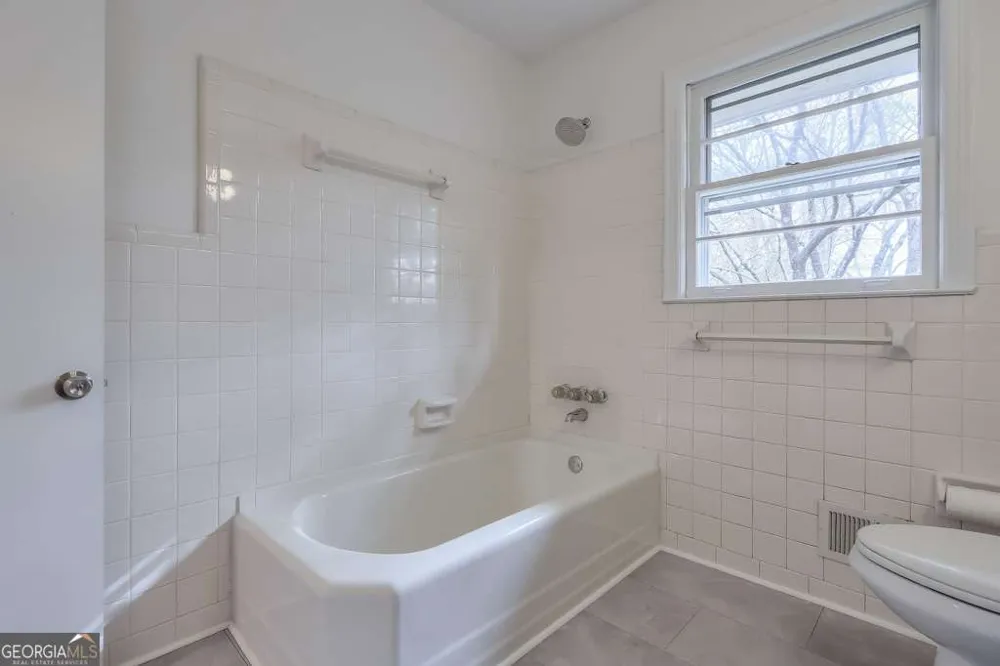 1055 Tuxedo DR Roswell, GA 30075