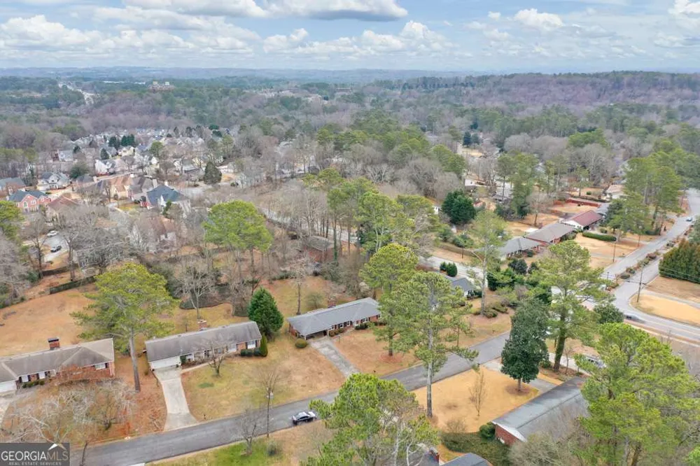 1055 Tuxedo DR Roswell, GA 30075