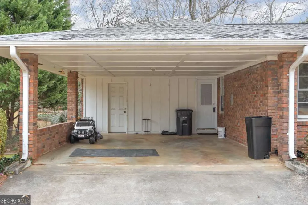 1055 Tuxedo DR Roswell, GA 30075