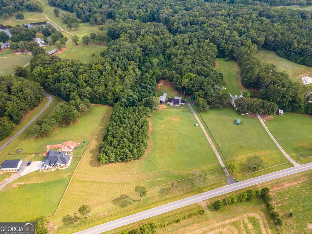 971 Bo Bo Banks RD Grantville, GA 30220