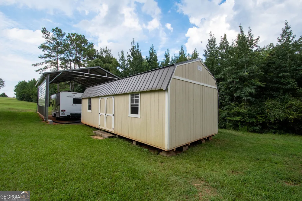 971 Bo Bo Banks RD Grantville, GA 30220