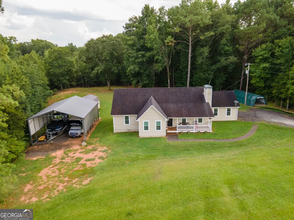971 Bo Bo Banks RD Grantville, GA 30220