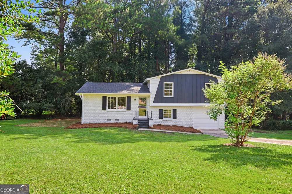6200 Auburn DR Riverdale, GA 30296