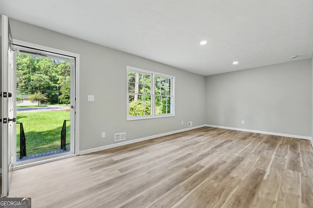 6200 Auburn DR Riverdale, GA 30296