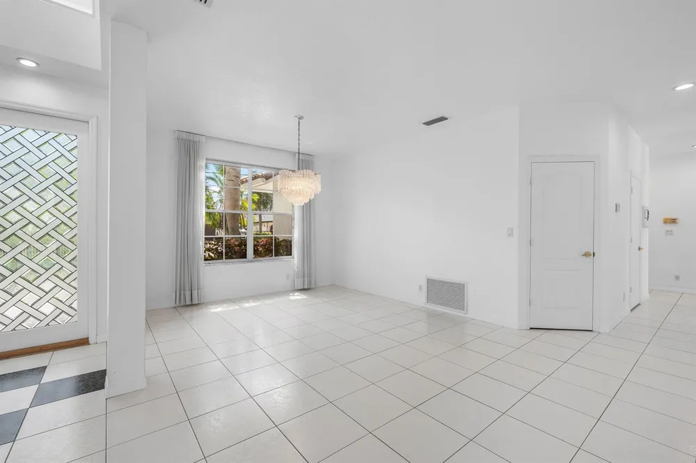 807 Coventry Street Boca Raton, FL 33487
