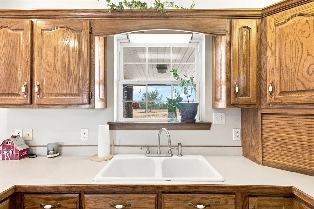 57420 E 140 Miami, OK 74354