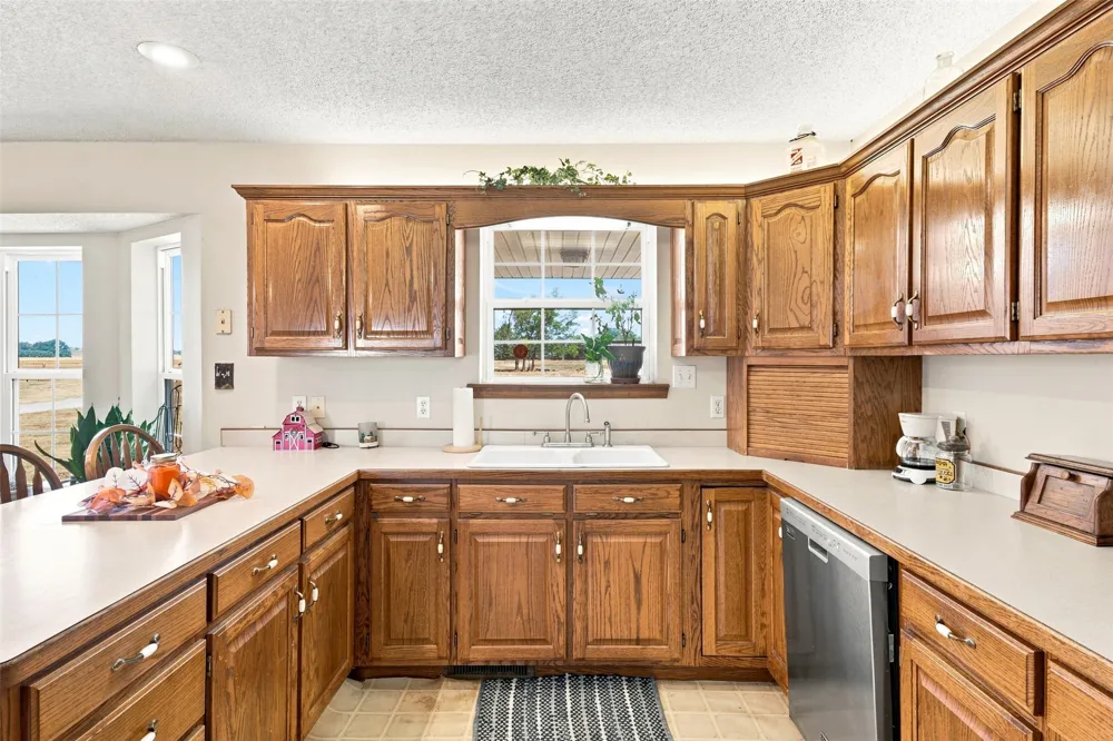 57420 E 140 Miami, OK 74354