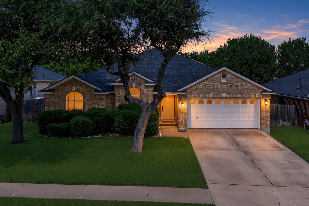 2111 Wheaton Trail Cedar Park, TX 78613