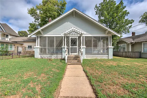 312 E Maple Street