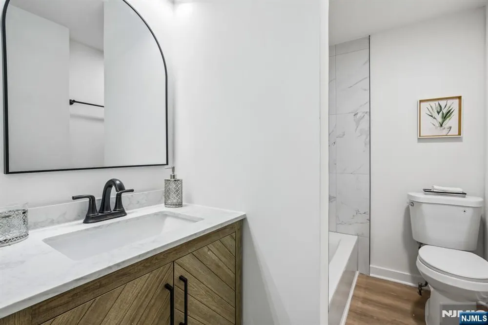 80 Glenwild Avenue Bloomingdale, NJ 07403