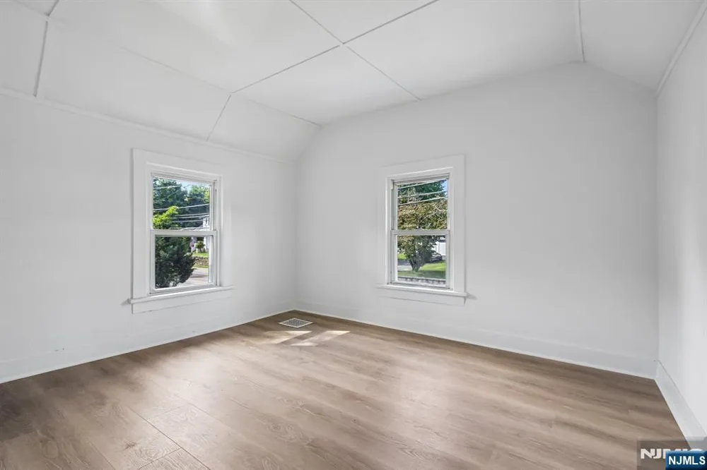 80 Glenwild Avenue Bloomingdale, NJ 07403