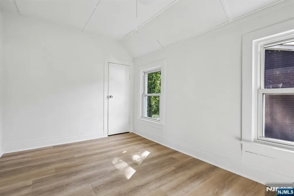 80 Glenwild Avenue Bloomingdale, NJ 07403