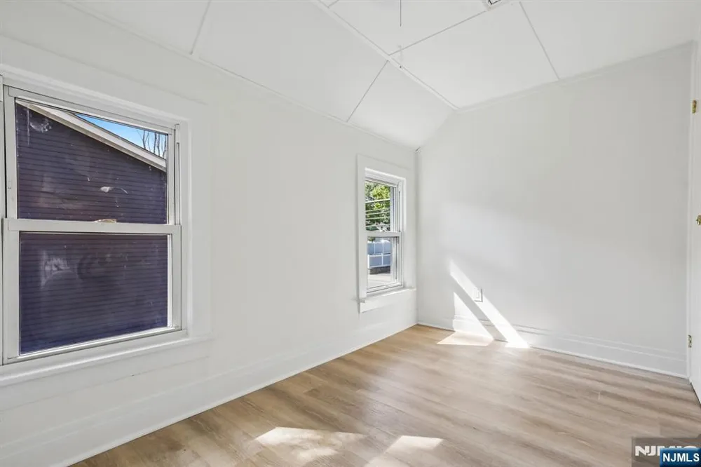 80 Glenwild Avenue Bloomingdale, NJ 07403
