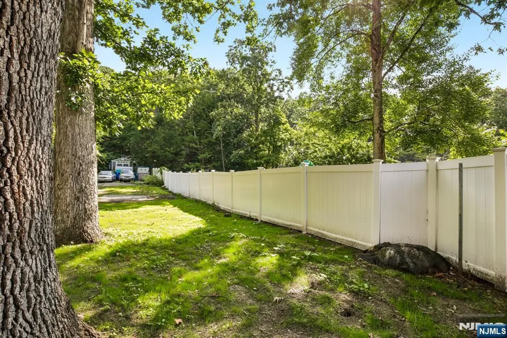 80 Glenwild Avenue Bloomingdale, NJ 07403