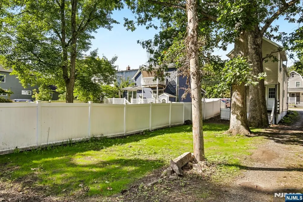 80 Glenwild Avenue Bloomingdale, NJ 07403