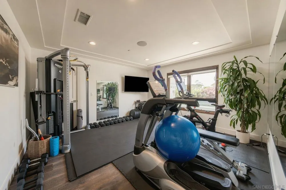 5431 Candlelight Drive La Jolla, CA 92037