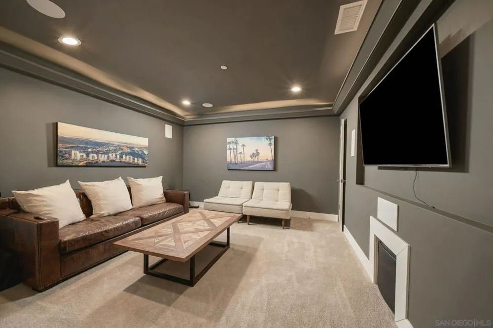 5431 Candlelight Drive La Jolla, CA 92037