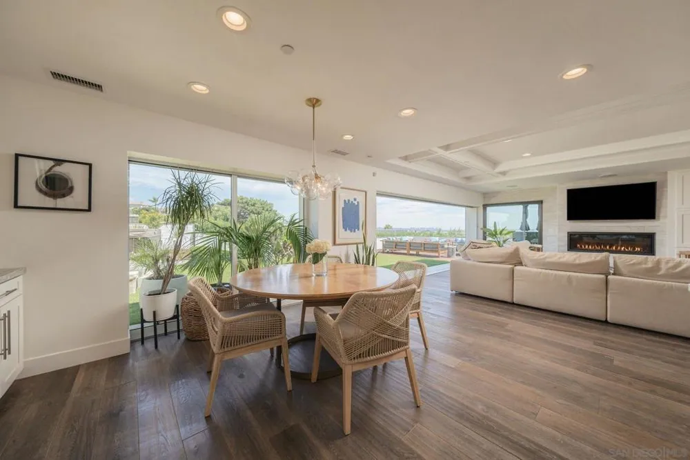 5431 Candlelight Drive La Jolla, CA 92037