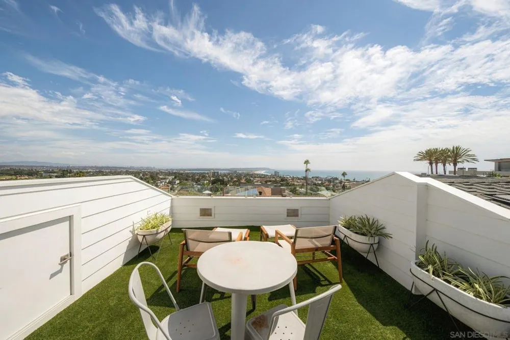 5431 Candlelight Drive La Jolla, CA 92037