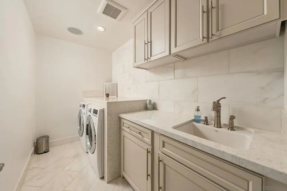 5431 Candlelight Drive La Jolla, CA 92037