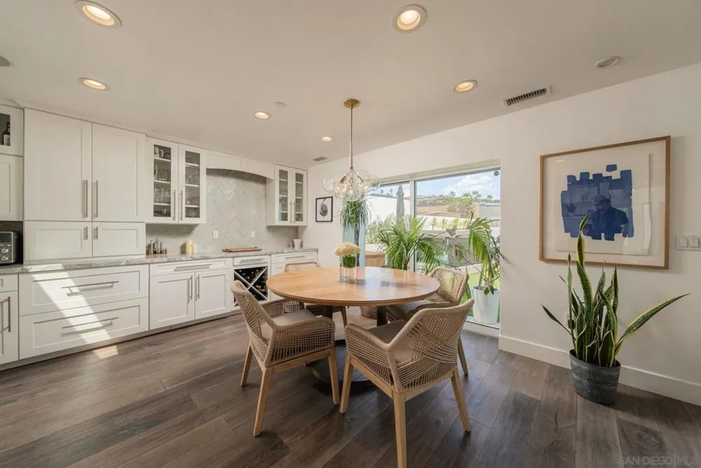 5431 Candlelight Drive La Jolla, CA 92037