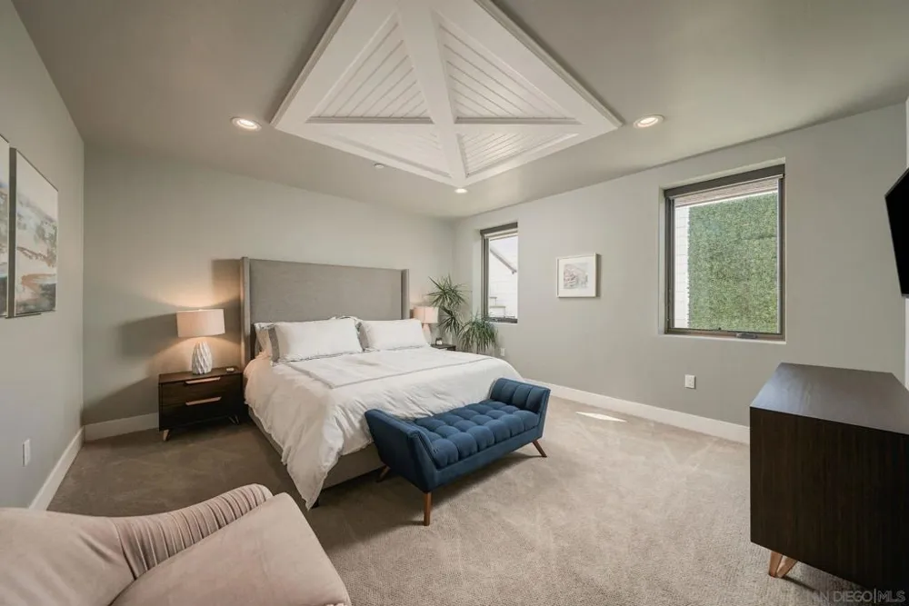 5431 Candlelight Drive La Jolla, CA 92037