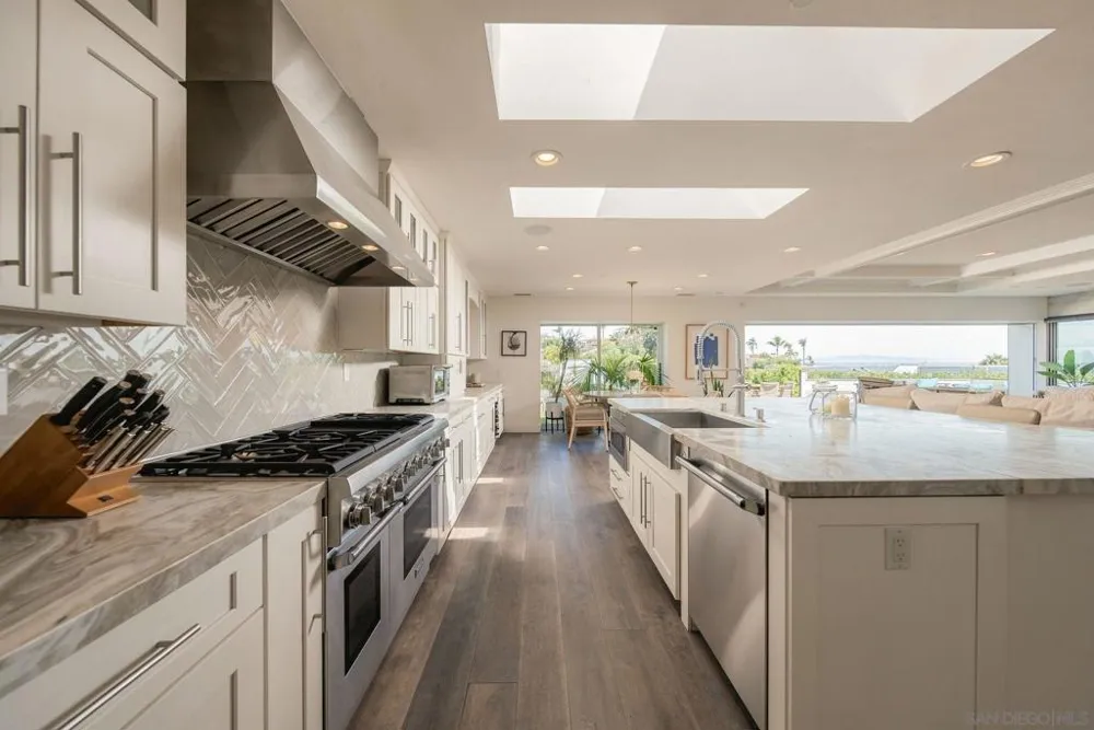 5431 Candlelight Drive La Jolla, CA 92037