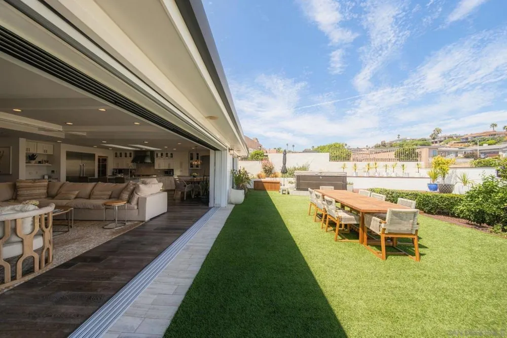5431 Candlelight Drive La Jolla, CA 92037