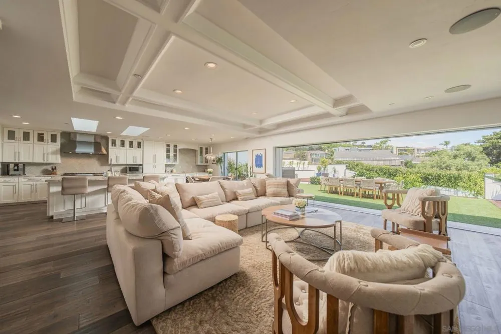 5431 Candlelight Drive La Jolla, CA 92037