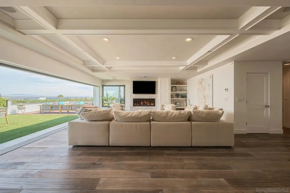 5431 Candlelight Drive La Jolla, CA 92037